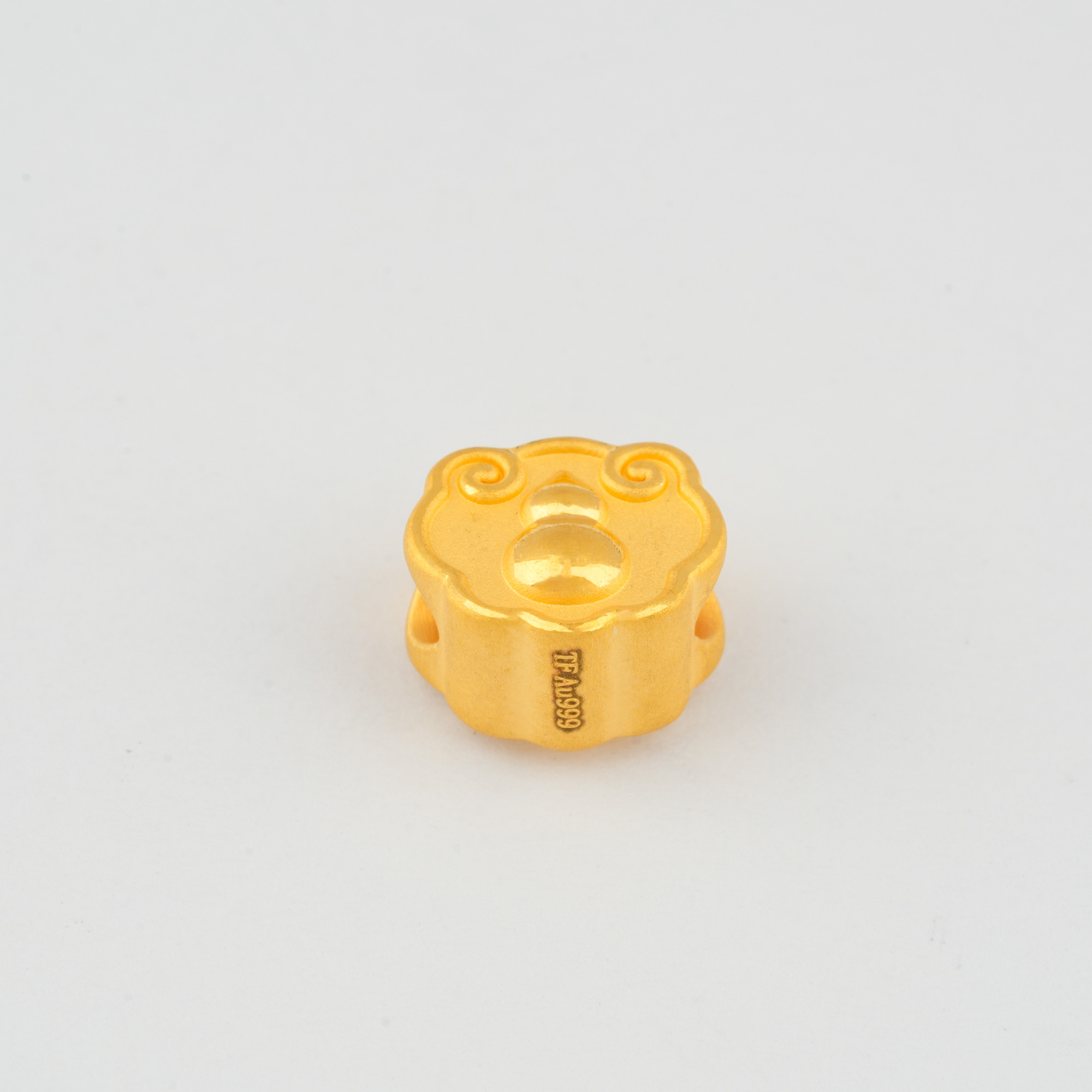 999/24K Gold Charm PGJH181850